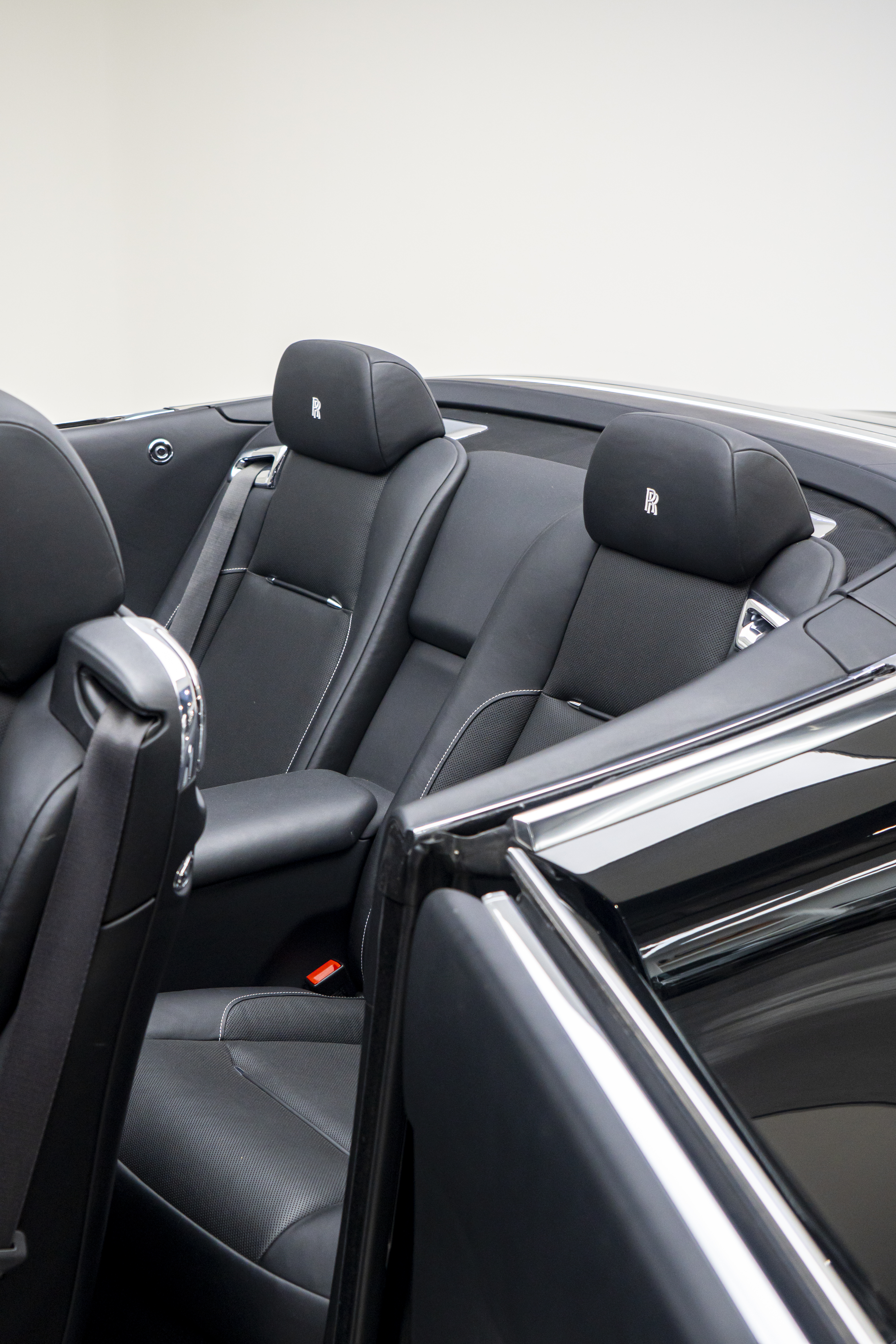 Car parked in a Cardip with clean luxury upholstery